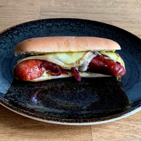 Les recettes Salaisons Bentz : Hot-dog de saucisse fumée et morbier